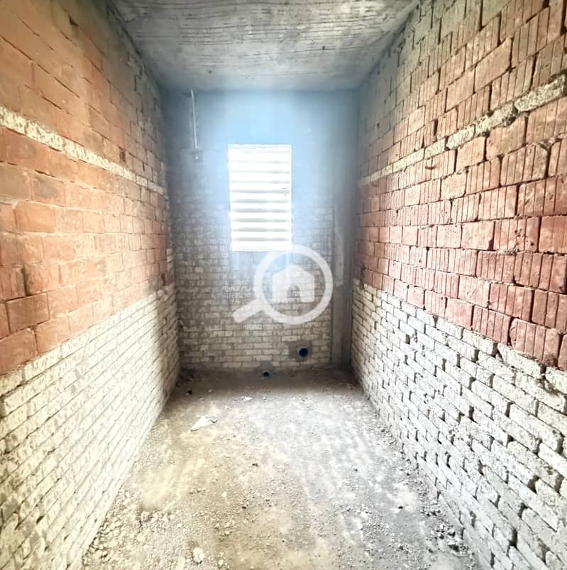 Apartment for sale in the Middle Hills, District 3, in one of the most upscale compounds in Mokattam, Baynister Compound by El Mansour Construction. The apartment is 158 meters, semi-finished, at an excellent price including the deposit and garage. - Widok 6