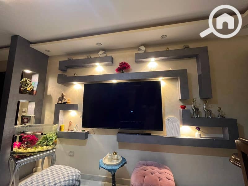 160m apartment with a private entrance and garden in the best locations of 6October | Super Lux finishing and included parking space - Ansicht 5