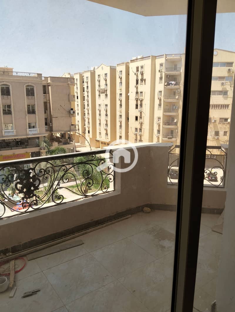 Administrative headquarters for rent – a unique opportunity in a strategic location inside Lasita Mall – a very vibrant location on Al Jame'a Library Street – just half a minute away from Al Hosari Mosque. Details of the headquarters: Second floor (with elevator) Area: 300 meters Super Lux finishing. - Widok 6