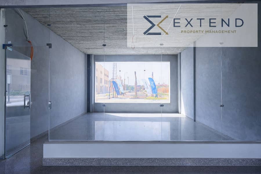 In front of the University of Culture and Science, suitable for all types of activities and the lowest price per meter, a shop for rent inside a commercial mall on the central axis in the heart of 6 October. – pohled 2