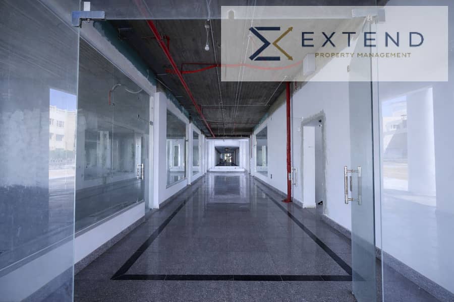 In front of the University of Culture and Science, suitable for all types of activities and the lowest price per meter, a shop for rent inside a commercial mall on the central axis in the heart of 6 October. – další