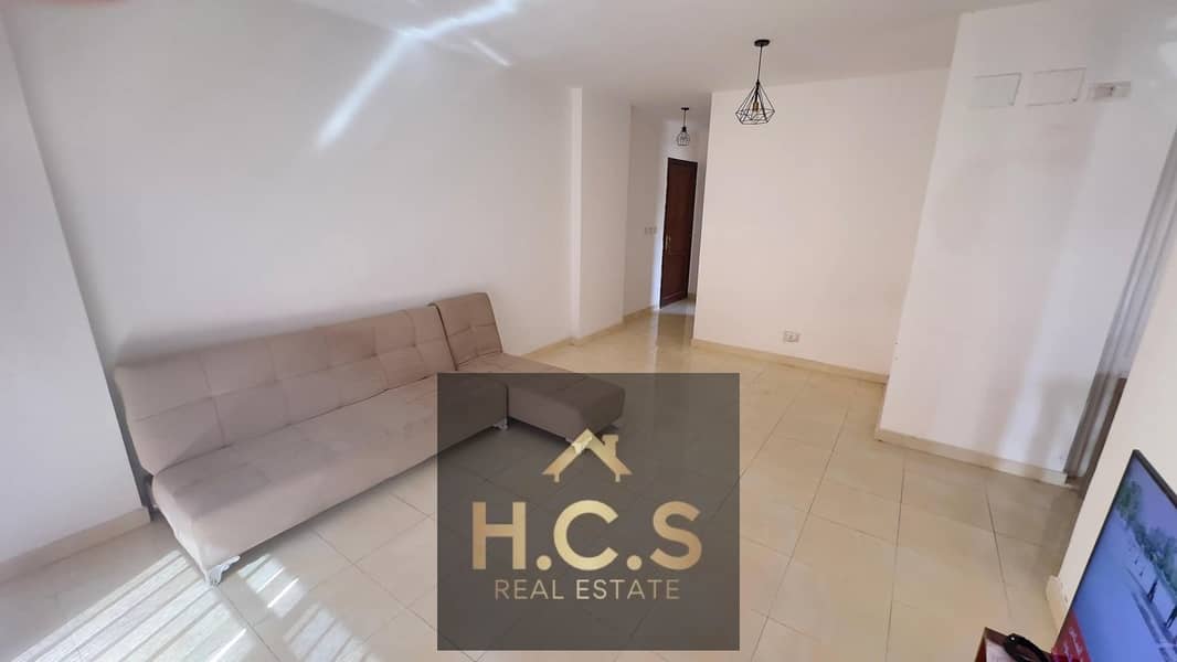 A great apartment is available for sale in Madinaty, in B11, on a repeated floor, with an area of 82 square meters. It has a very distinguished location, just steps away from services and the All Season Park, with a view of the street and park, and is in pristine condition. The asking price is very competitive, at 4 million and 150 thousand cash. – pohled 4