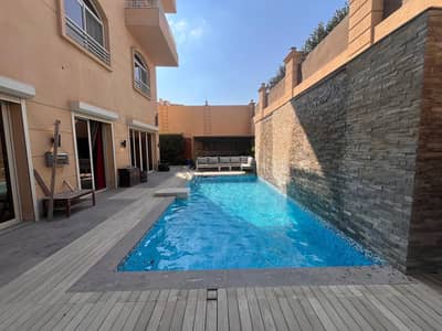فیلا 10+ غرف نوم للبيع في 6 اكتوبر، الجيزة - Villa