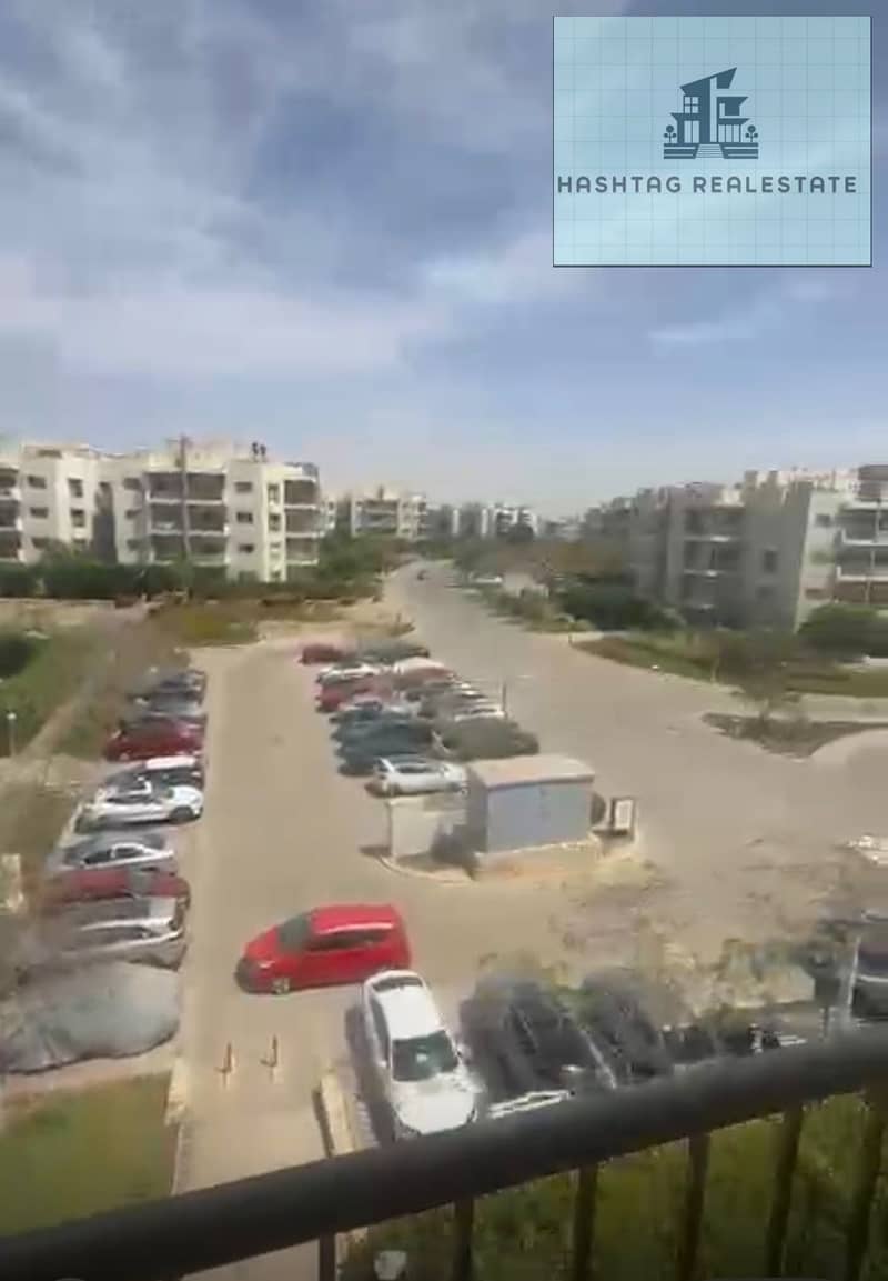 The apartment has two bedrooms and 2 bathrooms and a large reception. It has air conditioners, kitchen units, a stove, a gas cylinder, and complete lighting units. The rent is for an Egyptian family. Two months deposit and one month rent. - Widok 4