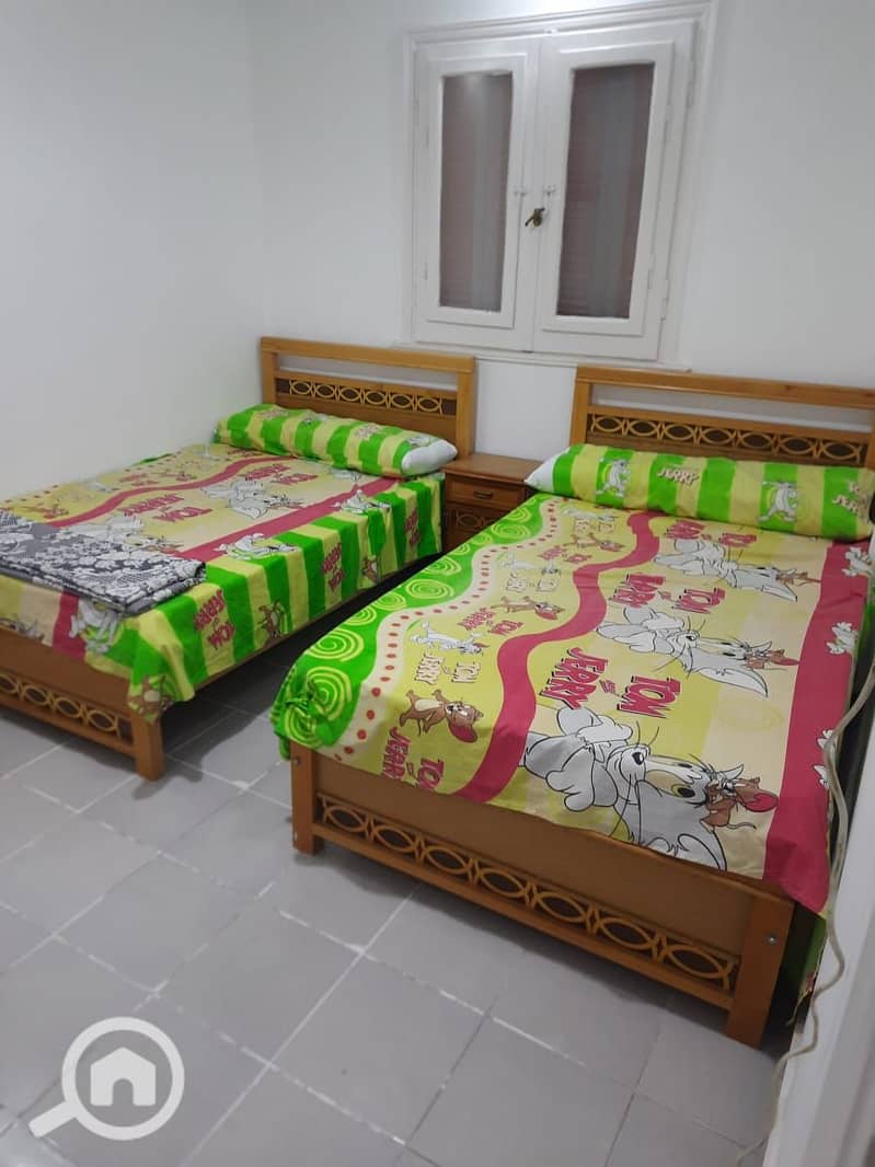 Furnished apartment for annual rent suitable for family, couple, or company; 2 bedrooms, a reception area with two pieces, kitchen, bathroom, second upper floor. All utilities available: water and electricity. Located in Alexandria, Al Agami, Kilometers 21, at Al Nakheel Beach in a very distinguished location. - Widok 2