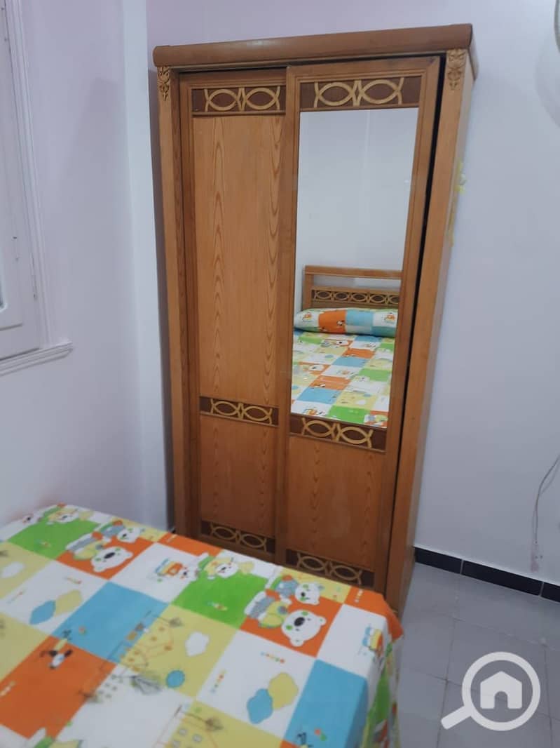 Furnished apartment for annual rent suitable for family, couple, or company; 2 bedrooms, a reception area with two pieces, kitchen, bathroom, second upper floor. All utilities available: water and electricity. Located in Alexandria, Al Agami, Kilometers 21, at Al Nakheel Beach in a very distinguished location. - Widok 3