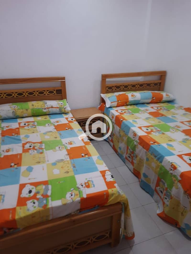 Furnished apartment for annual rent suitable for family, couple, or company; 2 bedrooms, a reception area with two pieces, kitchen, bathroom, second upper floor. All utilities available: water and electricity. Located in Alexandria, Al Agami, Kilometers 21, at Al Nakheel Beach in a very distinguished location. - Widok 4