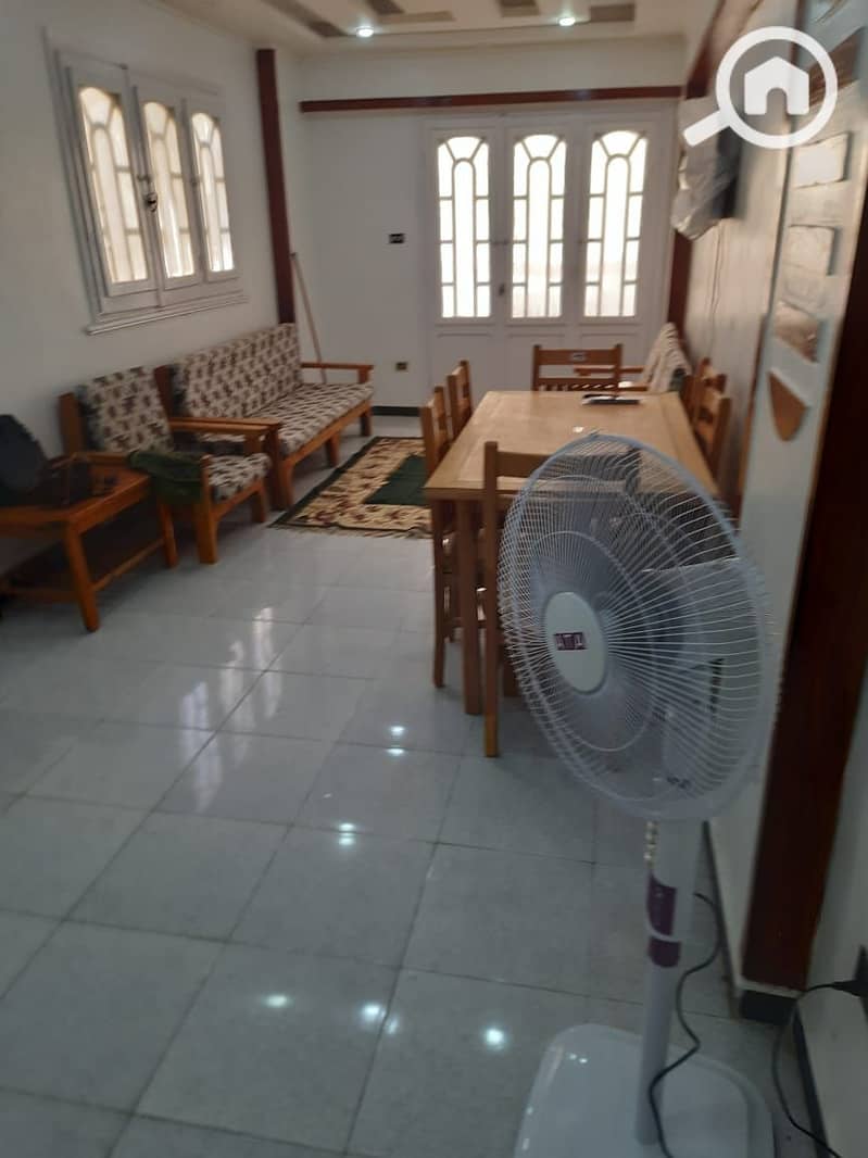 Furnished apartment for annual rent suitable for family, couple, or company; 2 bedrooms, a reception area with two pieces, kitchen, bathroom, second upper floor. All utilities available: water and electricity. Located in Alexandria, Al Agami, Kilometers 21, at Al Nakheel Beach in a very distinguished location. - Widok 5