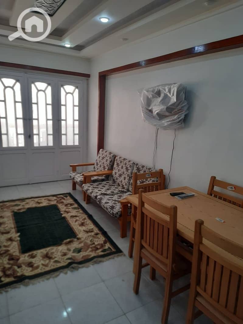 Furnished apartment for annual rent suitable for family, couple, or company; 2 bedrooms, a reception area with two pieces, kitchen, bathroom, second upper floor. All utilities available: water and electricity. Located in Alexandria, Al Agami, Kilometers 21, at Al Nakheel Beach in a very distinguished location. - Widok 6