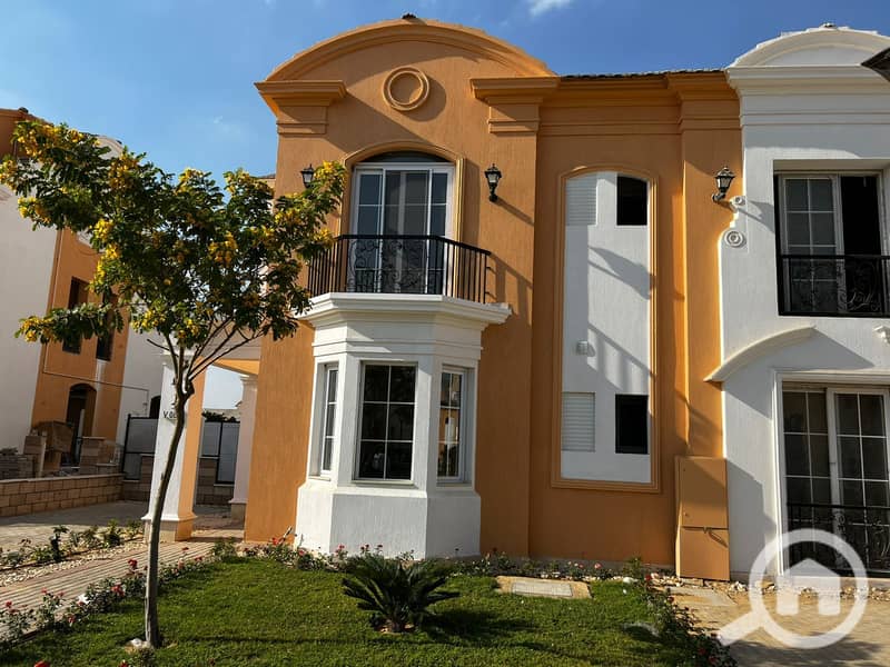 Corner townhouse with kitchen and air conditioning in Layan Sabour compound, first residence in the best location in the compound - Więcej