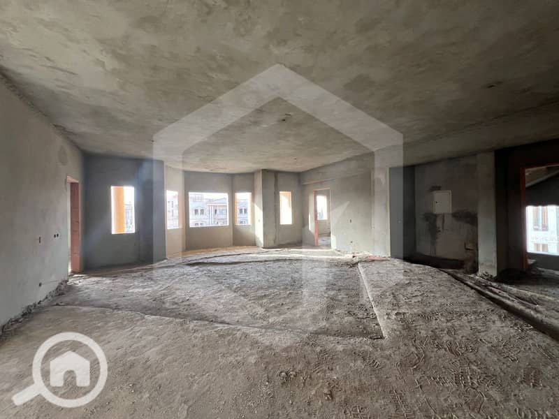 Villa with a Private Garden Ready To Move for sale in Royal City, El Sheikh Zayed . . . . . . . . . . . . . . . . . . . . . . . . . . . . . . . . . . . . . . - Ansicht 2