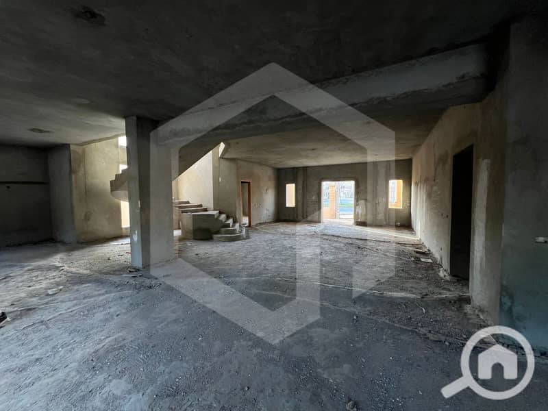 Villa with a Private Garden Ready To Move for sale in Royal City, El Sheikh Zayed . . . . . . . . . . . . . . . . . . . . . . . . . . . . . . . . . . . . . . - Ansicht 3