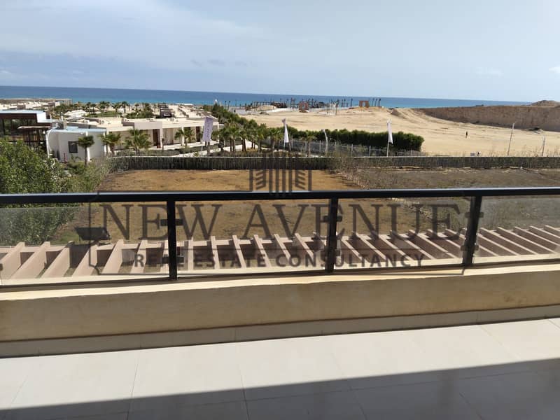 First-row beachfront villa for sale in one of the best locations in the North Coast, featuring a direct sea view, premium finishing, and a great price – pohled 5