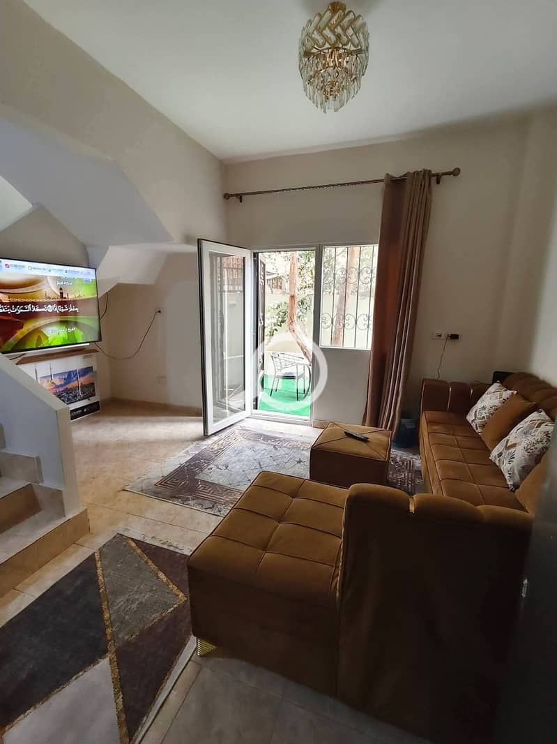 Furnished chalet for rent in Badr El Din Chalets, Sheikh Zayed, District 16. Two air-conditioned rooms, smart screen, Wi-Fi. – pohled 3