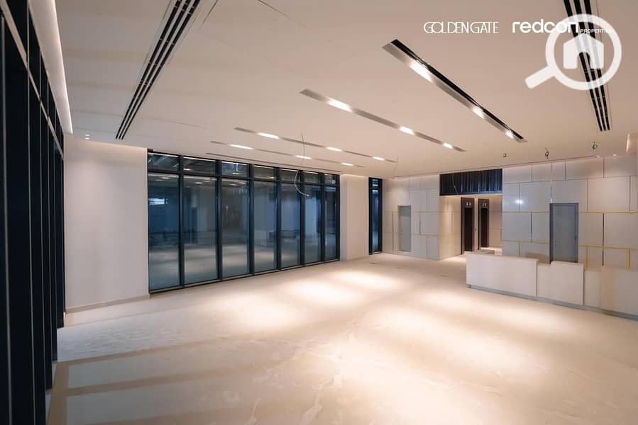 Corner Office wide view plaza above high end brands - Ansicht 2