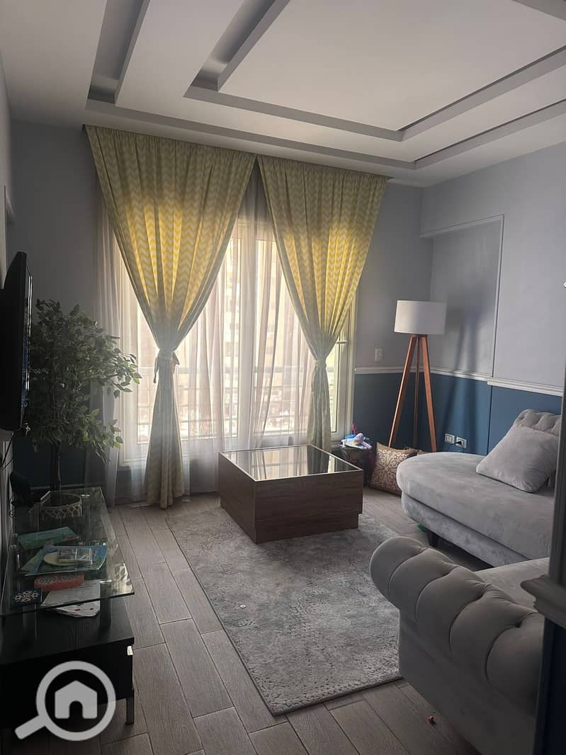 Apartment for sale in Bavaria Compound, Zahraa El Maadi, with a street view. Area: 135 sq mConsists of 3 bedrooms, 2 bathrooms, reception, and kitchen. - Widok 2