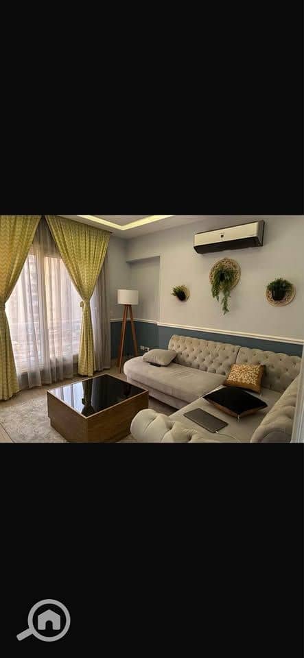 Apartment for sale in Bavaria Compound, Zahraa El Maadi, with a street view. Area: 135 sq mConsists of 3 bedrooms, 2 bathrooms, reception, and kitchen. - Więcej