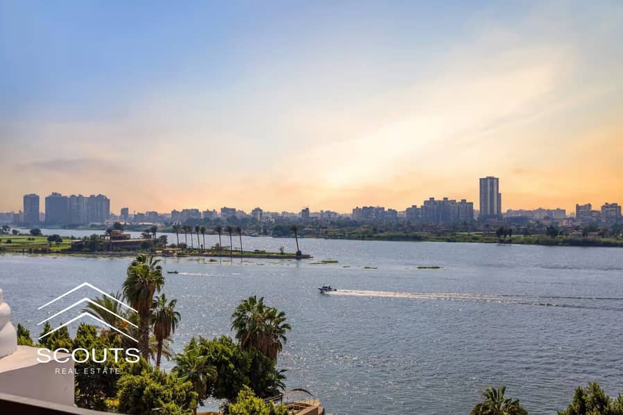 In the price of eight, an apartment for sale fully furnished and equipped, first row on the Nile Corniche in the Riv Du Nil tower, Maadi, next to the Hilton hotel. - Więcej