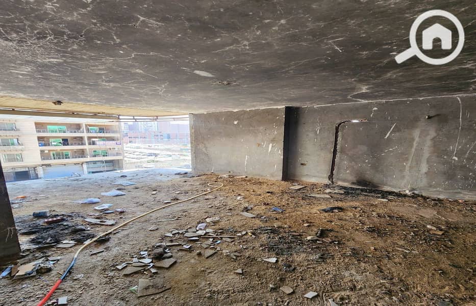 Licensed commercial scale with an area of 260m in the best location on Al-Labeeni Street, the main pyramid scale is opposite Awlad Rajab. - Mehr