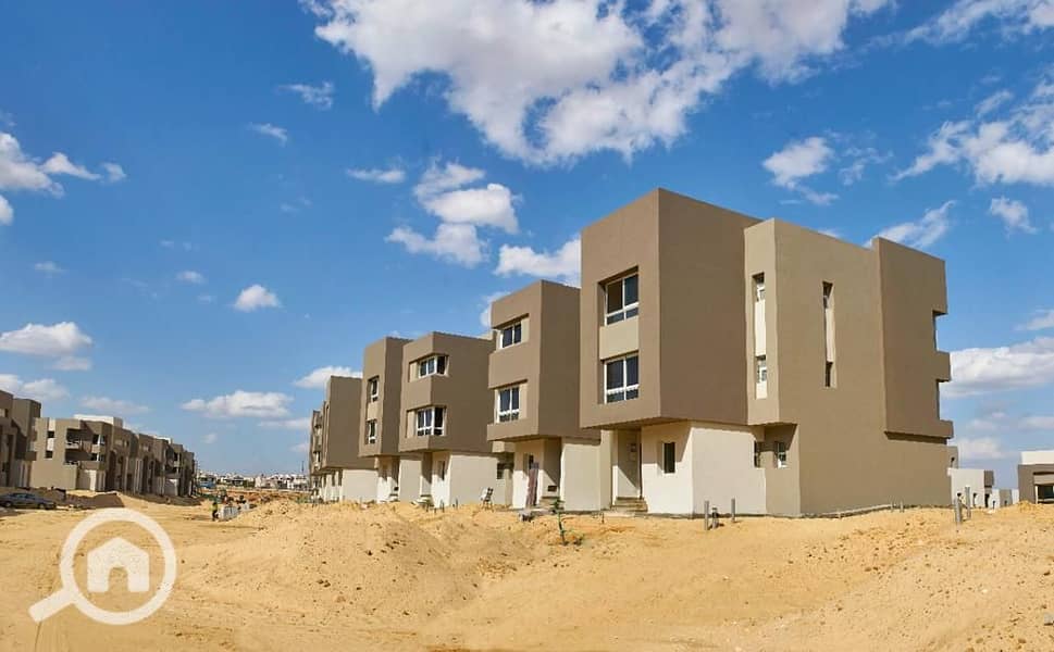 Twin house for sale inside Etapa Compound in Sheikh Zayed. Building area 394m² and land area 280m². Unfinished, first phase. Very prime location overl - Ansicht 5