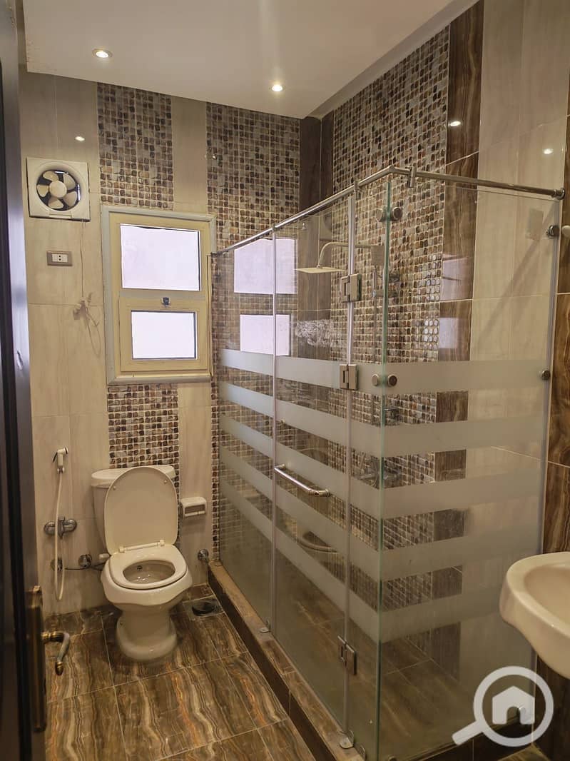 Apartment for sale in a strategic location in Al-Shorouk - Area 7 next to the Suez Road and Madinaty and Open Air Mall - Ansicht 2