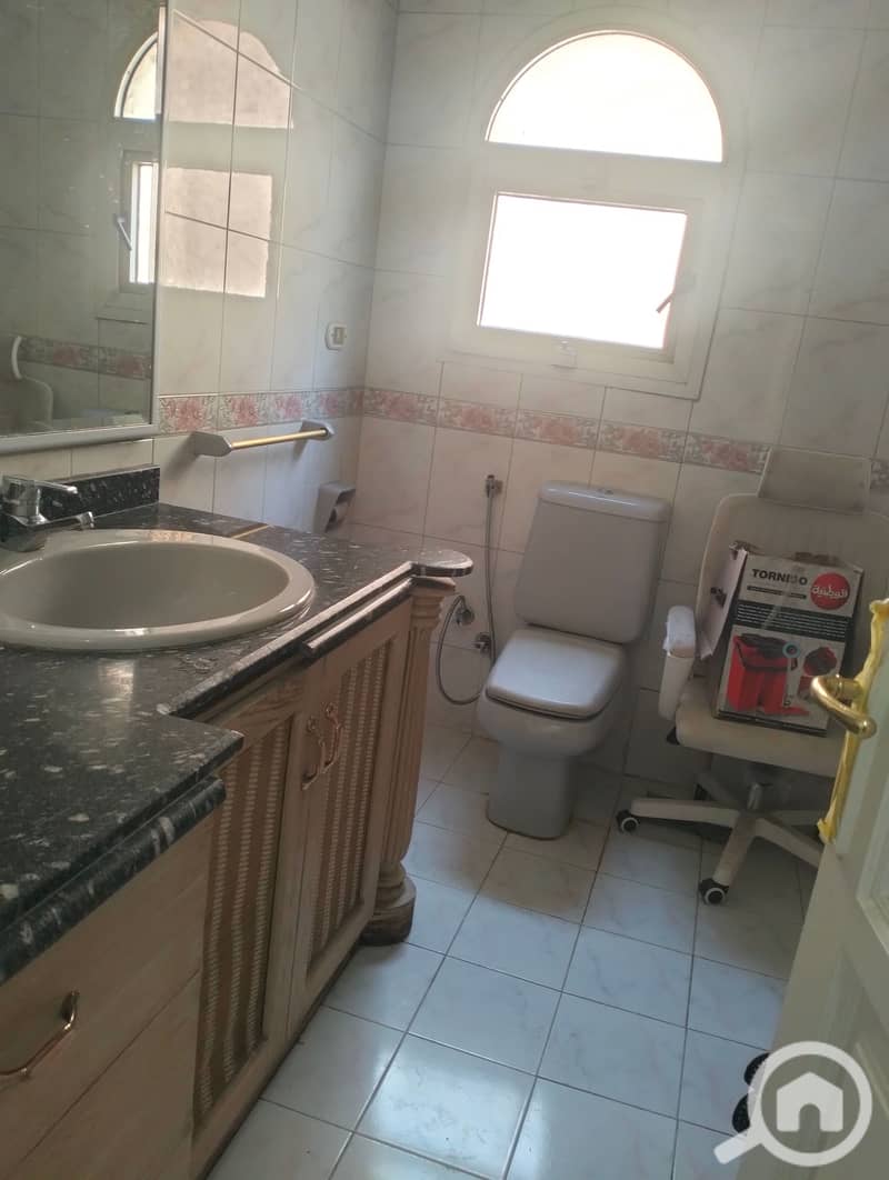 Office for rent in the best locations of Heliopolis, near Nasr City and Sheraton, super lux finishing, modern air-conditioned building on Ahmed Taysir Street next to the metro station for Girls' College. - Widok 4