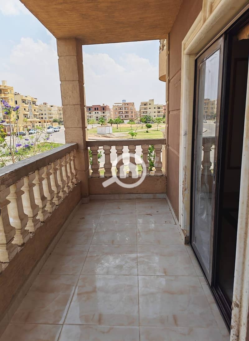 Apartment for sale in a strategic location in Al-Shorouk - Area 7 next to the Suez Road and Madinaty and Open Air Mall - Ansicht 3