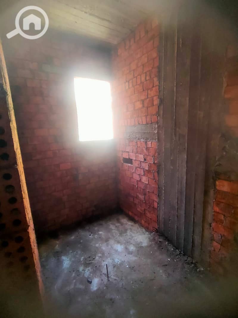 Apartment for sale, semi-finished, in the second district - second neighborhood, one minute from the central axis, 3 minutes to Al-Hosary and 6th of O - Więcej