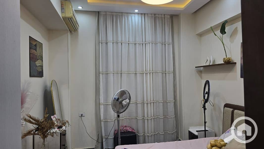 For sale: Ground-floor unit in Al-Banfsaj Villas, featuring a private garden and private entrance, with a view of the garden - Mehr
