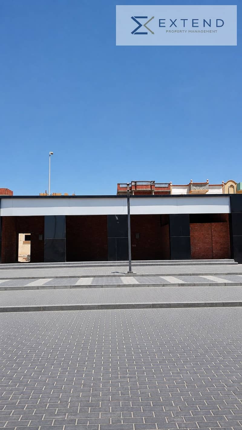 Investment opportunity in October Gardens, a silver and accessories shop for rent with a distinctive facade in the midst of vibrant residential areas. – pohled 2