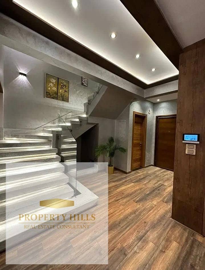 A distinguished villa for sale, ready for immediate occupancy and viewing anytime, in October City, next to Magdi Yacoub Hospital. - Widok 4