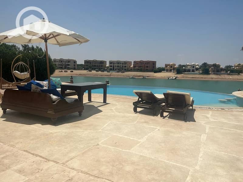 Villa in El Gouna for daily rent, panoramic view, private swimming pool, and lagoon. - Widok 4