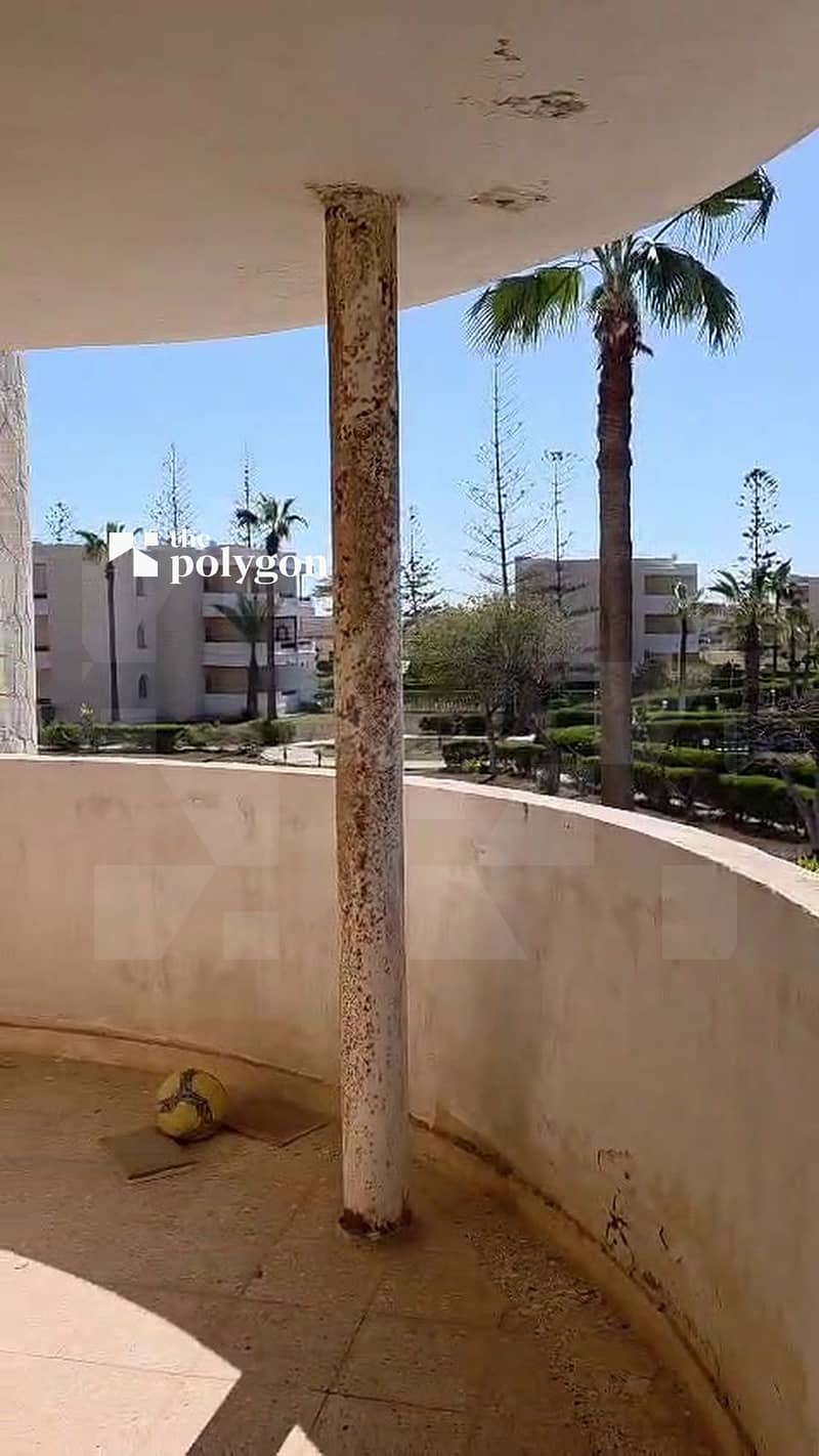 4 05_terrace_round_column. jpg