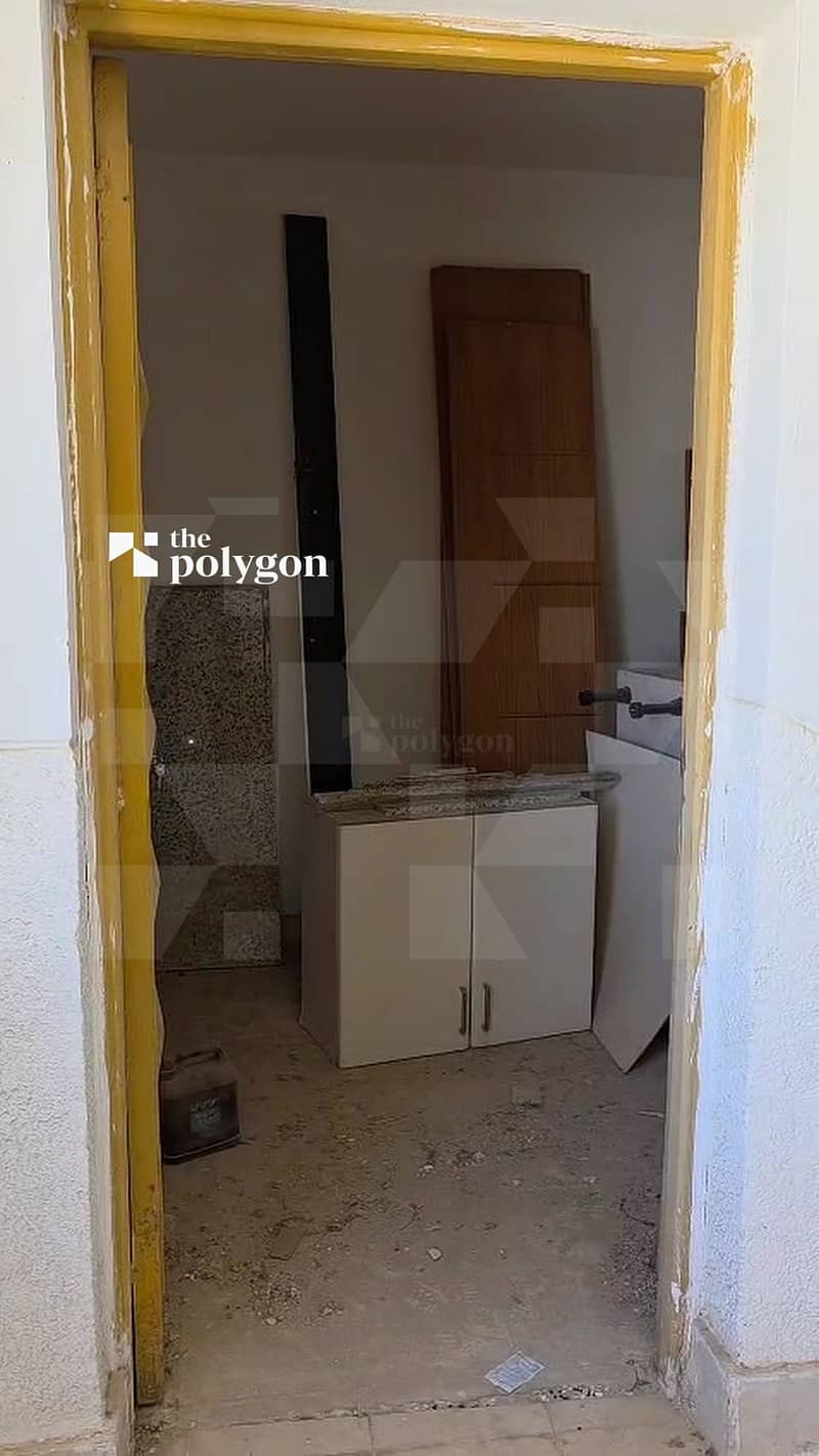 7 09_entrance_cabinet. jpg