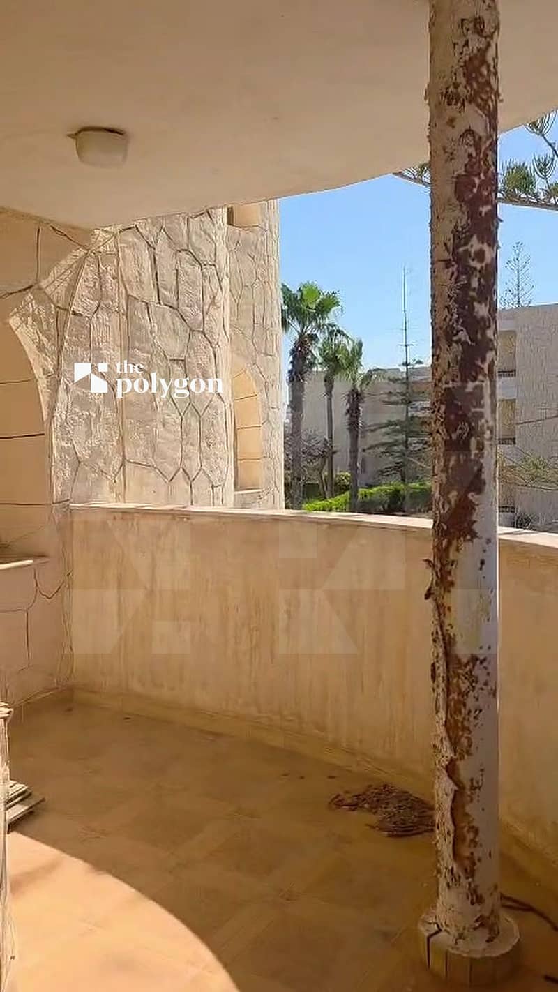 4 04_terrace_stone_column. jpg