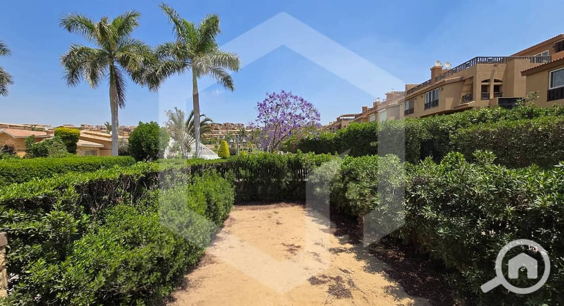 Townhouse Corner with a Private Garden Ready To Move for sale in Pyramids Walk, Wadi Degla, 6th Of October City . . . . . . . . – další