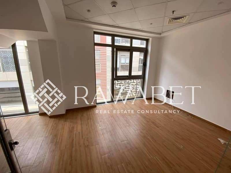 **Office for Rent – 85 sqm at The Courtyard Mall, Sheikh Zayed** A fully finished office with air conditioning, ready for immediate delivery - Widok 4