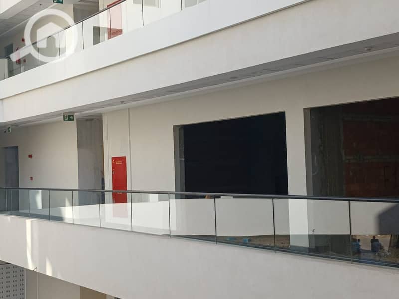 Commercial Shop for Rent in Silver Gate Mall – First Floor - Więcej