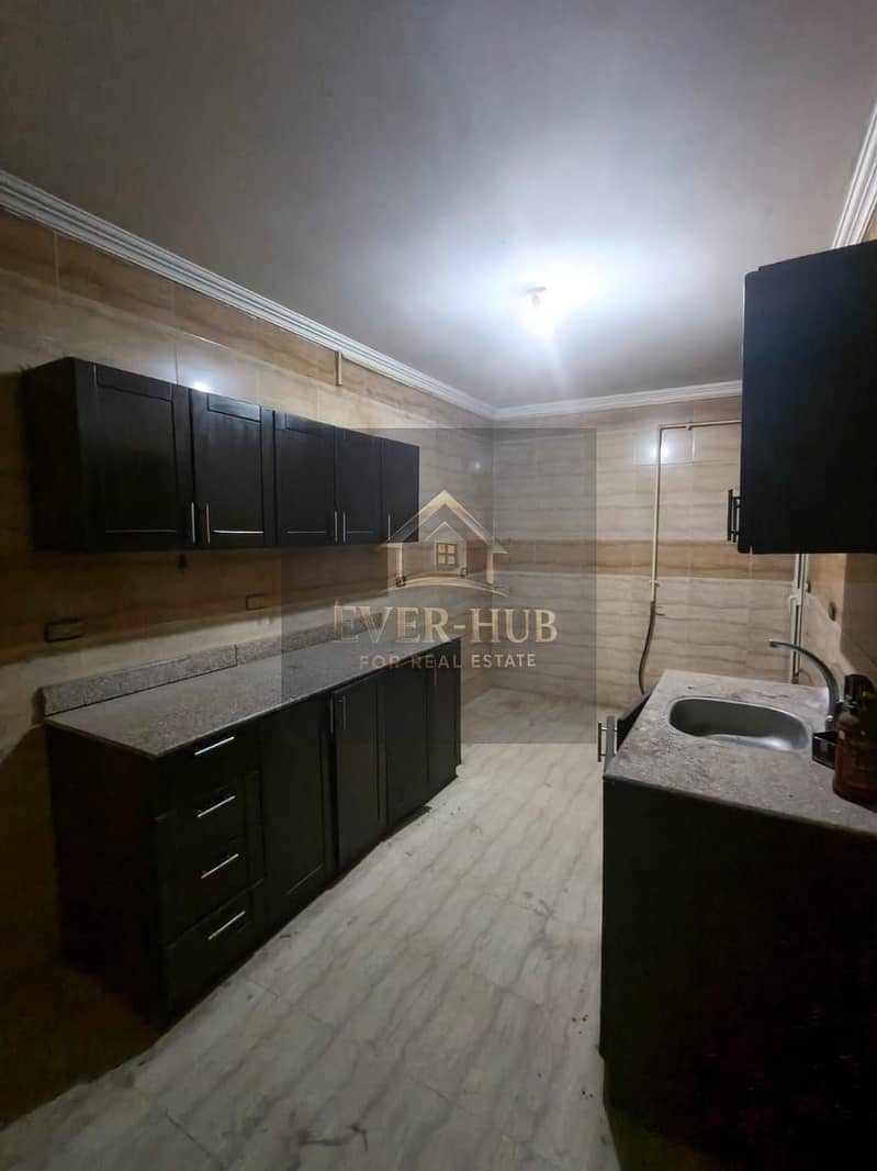 Apartment for rent in Green 3 Compound Second floor 185 square meters 3 bedrooms 2 bathrooms Rent includes kitchen - Mehr