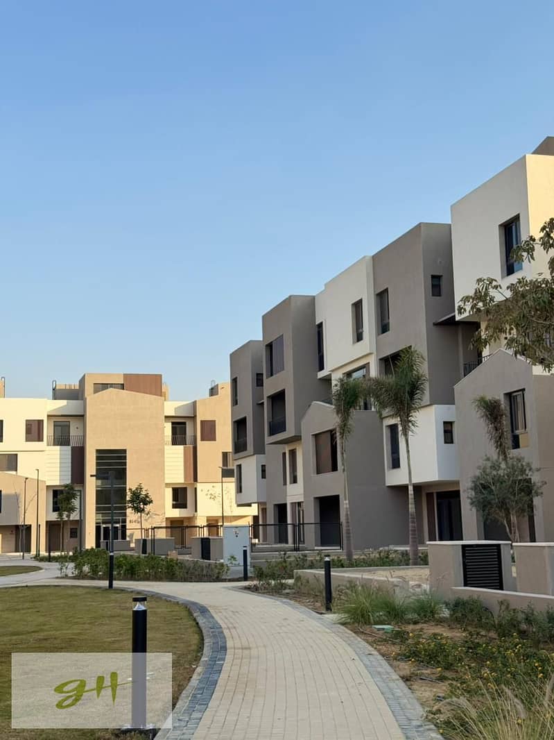 Apartment with Garden Fully Finished for Sale for Sodic East AL Shorouk City - Widok 2