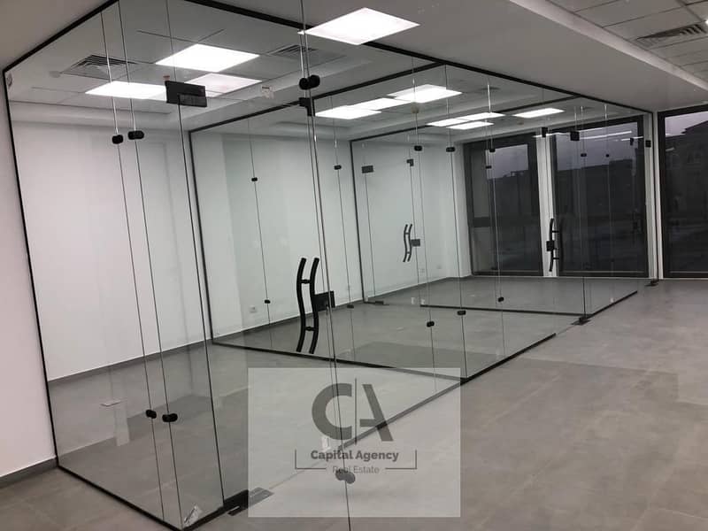 office for rent 136sqm , fully finished with air conditioning, in Mivida, near Hyde Park and Sodic Eastown, Fifth Settlement - Widok 2