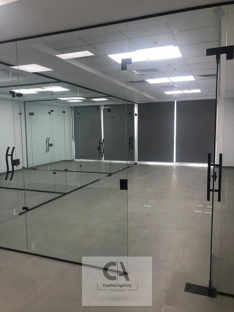 office for rent 136sqm , fully finished with air conditioning, in Mivida, near Hyde Park and Sodic Eastown, Fifth Settlement - Widok 4
