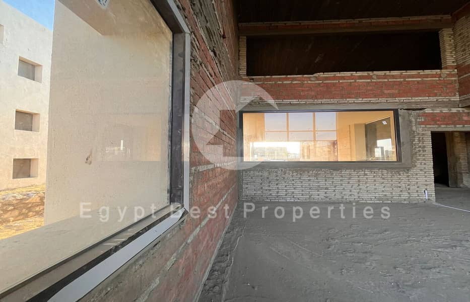 Townhouse corner resale in Owest lowest price - Więcej