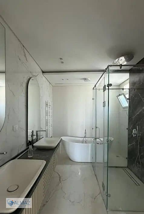 A distinctive furnished villa of 1440 square meters is available for rent in Cairo Festival City, Fifth Settlement, near the American University in Ca - Widok 4