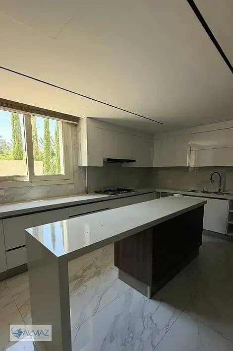 A distinctive furnished villa of 1440 square meters is available for rent in Cairo Festival City, Fifth Settlement, near the American University in Ca - Więcej