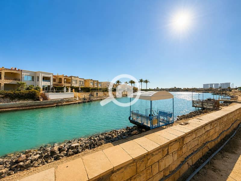 Exclusive Villa for Rent in Marina 5, North Coast | Second Row from the Sea & First Row on the Crystal Lagoon | Private Marina, Private Swimming Po - Widok 2