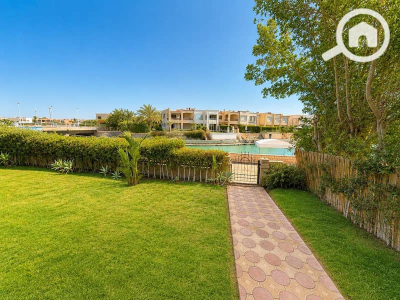 Exclusive Villa for Rent in Marina 5, North Coast | Second Row from the Sea & First Row on the Crystal Lagoon | Private Marina, Private Swimming Po - Widok 3