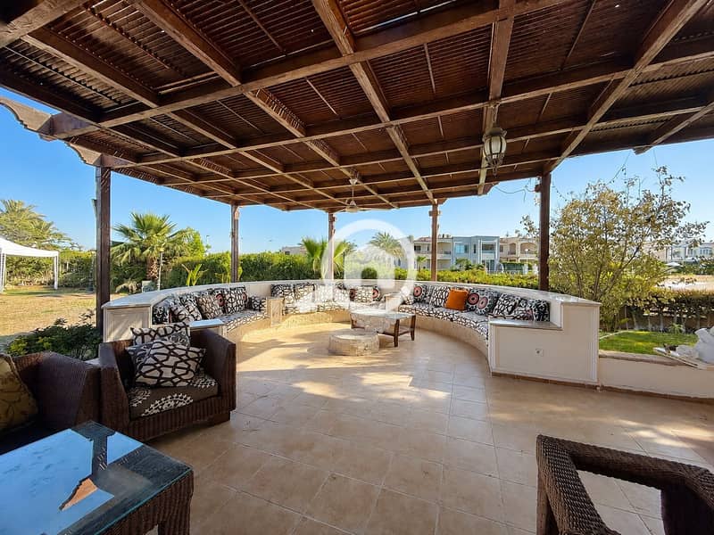 Exclusive Villa for Rent in Marina 5, North Coast | Second Row from the Sea & First Row on the Crystal Lagoon | Private Marina, Private Swimming Po - Więcej