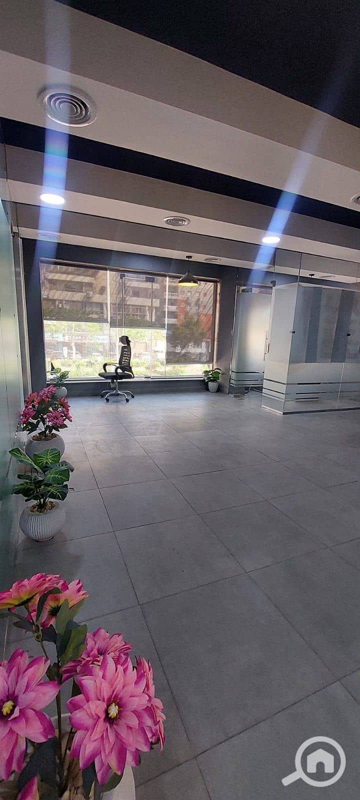Royal Towers Mall in October, behind Tawheed & Noor - Widok 3