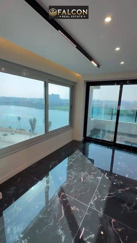 Hotel Suite by InterContinental – Fully Finished & Furnished First row on the Nile Corniche with Pyramids view with 6M ROI . - Więcej